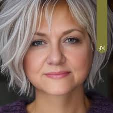 Te pijesse un gorbu a catalogu, cuscì te lu sceji!" Noi marchigiani siamo  un sacco creativi pure quando si tratta di mandare corbi a qualcuno 😅🤣  Grazie mille a Il doppiatore marchigiano