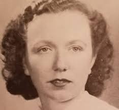 Evelyn Hatch's Instagram, Twitter & Facebook