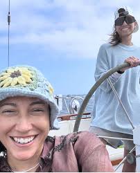 Some of my favorite pics of the gals in the last couple months as they  share some great moments with us 🥰🥰 • • • • #christenpress #tobinheath  #preath #preathisreal #uswnt #nwsl #reinc