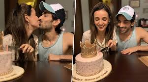 Mohit Sehgal Kisses Wife Sanaya Irani As He Wishes Her On Birthday With A Sweet Instagram Post See Pic Onhike Latest News Bulletins Their story from the sets of miley jab hum tum to a happily married life draws some amazing goals sanaya shared a series of pics from the celebration on her instagram handle with the caption, merry christmas everyone. mohit sehgal kisses wife sanaya irani