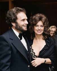 🎤MERLE HAGGARD MADE HIS WIFE CRY ON THE TOUR BUS — THEN SHE SANG THE PAIN  BACK TO HIM, AND HE TURNED IT INTO A NO. 1 RECORD. Leona Williams had been