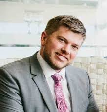 Lynn Stanger's Instagram, Twitter & Facebook