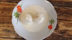 Kuih asam gumpal merupakan hidangan yang lemak manis yang dihasilkan dengan menggunakan sagu mata ikan dengan inti dimasak dalam kuah santan. Asam Gumpal Terengganu Youtube