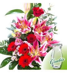 Blumenstrauss Aus Lilien Rosen Und Germini Zum Geburtstag Geburtstag Blumen Romantische Blumen Blumenstrauss
