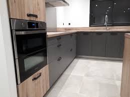 Découvrez cuisine sagne (43 r francisque bonnier, 38200 vienne) avec toutes les photos du quartier, le plan d'accès, les avis et les infos pratiques : Cuisine A Montmeyran 26 Cuisine Grenoble Par Sagne Cuisines Par Cm Agencement