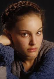 Natalie Portman Jako Padme Amidala W Gwiezdnych Wojnach Natalie Portman Star Wars Star Wars Outfits Natalie Portman
