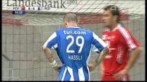 Schiedsrichter adrien jaccottet zeigt blaz minute, in der sich der fcz endlich einmal dazu aufrafft, so etwas wie druck auf die vaduzer. Vaduz Fcz 3 5 12 05 2009 Youtube