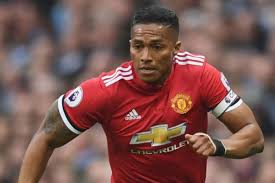 Antonio valencia, best known for being a soccer player, was born in ecuador on sunday, august 4, 1985. Antonio Valencia Gantung Sepatu Antara News