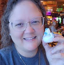 What time do gates open at Dollywood?