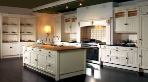 بالصور ديكورات مطابخ مودرن خشب و ألمنيوم Kitchen Design Kitchen Installation Kitchen