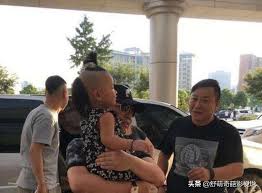 Jun 07, 2021 · 近日，郭德纲的老婆王惠带着小儿子郭汾阳出现在天津德云社的剧场里，二人坐在贵宾席上，王惠将儿子抱在身上，一起欣赏台下的相声演出。 另一边，郭德纲的大儿子郭麒麟近年的相声演出也少得可怜，作为相声演员兼德云… éƒ­éº'éºŸèˆ‡ç¹¼æ¯çŽ‹æƒ  è¦ªåª½å¾Œåª½éƒ½æ˜¯åª½åª½
