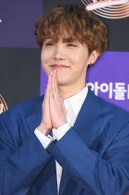 Schau dir unsere auswahl an bts jhope an, um die tollsten einzigartigen oder. Bts S J Hope Shared His Outro Ego Manicure With Armys On Twitter Teen Vogue