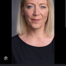 Kelli Hollis's Instagram, Twitter & Facebook