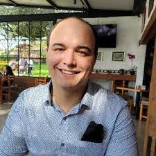 Enrique Moore's Instagram, Twitter & Facebook