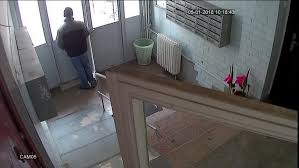 Ori platesti amenda, ori ajungi la sectia de politie este atat de simplu. Mai Multe DeficienÈe Au Fost Constatate La DouÄ SecÈii De PoliÈie Din BucureÈti In Cazul PoliÈistului Suspectat De Pedofilie