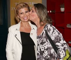 Η πηνελόπη σταυροπούλου σπούδασε στο εθνικό θέατρο, από όπου αποφοίτησε το 1984 και είναι μητέρα δύο παιδιών. N Yth1uz5iik6m