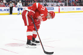 Larkin is actually the reason i'm a huge wings fan. Dylan Larkin Out 1 2 Weeks With Strained Oblique Winging It In Motown