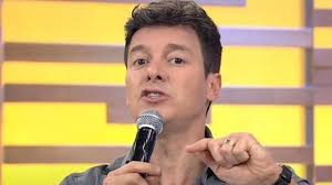 Iniciou sua carreira aos 9 anos, em 1982, ao participar de um comercial de leite. P Clvoqvqbt Im