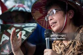 533 Teacher Feet Stock Photos, High-Res Pictures, and Images