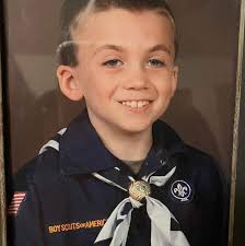 Where to find affordable firewood for camping near Lisbon?