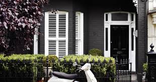 Found on countless traditional homes, and for good reason, white with green or black. What Colour Should You Paint Your Home Exterior Three Palettes That Won T Age