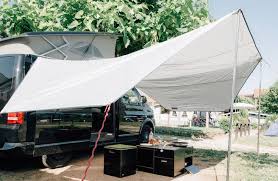 sonnenschutz lasst sich am mittels keder am vorhandenen schienensystem einziehen http www calibox shop de sonne sonnenschutz suv camping campingideen
