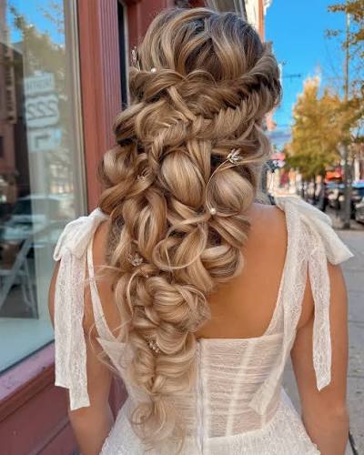 I taught my signature Bubble Braid Bridal Hairstyle at last Monday's Bridal Hair Masterclass in Lancaster, PA 🤍💎🌿 In case you missed this class, I do have a few more classes coming