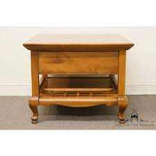 Votre question sera affichée publiquement sur la page des questions et. Late 20th Century Vintage Sprague Carleton Colonial Style Maple Side Table Chairish