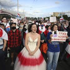 Włodzimierz cimoszewicz zwraca uwagę na szczegół Bialorus Mowie Ze Chce Wolnosci A Babcia Ze Gdyby Bili Mocniej Ludziom Odechcialoby Sie Protestow