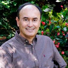 Javier Henao Hidrón: «Fernando González, filósofo de la autenticidad» by  Voces de Otraparte