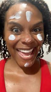 So many of y'all have asked about my skincare routine, so here you go❤️. I  drink tons of water and i use @thebodyshop Seaweed exfoliator and and oil  control lotion daily! Now @