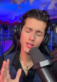 Yuri: El Espejo y Canciones de Despecho