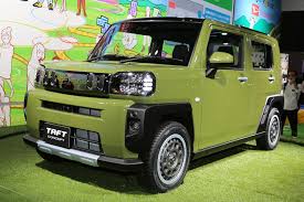 タフト g（ディーラーオプションのメッキパック装着車）（左）、タフト g（右） ダイハツ工業（株）（以下ダイハツ）は、 新型軽クロスオーバー「タフト（taft）」※1 を6月10日（水）から全国一斉に発売する。 å¤§æ³¨ç›®ã®æ–°åž‹è»½suv ã‚¿ãƒ•ãƒˆ ä¾¡æ ¼ã‚„ã‚¹ãƒšãƒƒã‚¯ã‚'å…ˆå–ã‚Šè§£èª¬ ä¾¡æ ¼ Comãƒžã‚¬ã‚¸ãƒ³