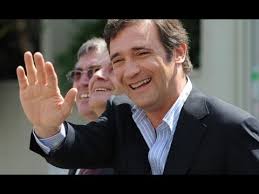 Pedro manuel mamede passos coelho  peðɾu mɐnuɛɫ pasuʃ kueʎu  ( born july 24, 1964 in coimbra ) is a portuguese managers and politicians. Pedro Passos Coelho Alchetron The Free Social Encyclopedia