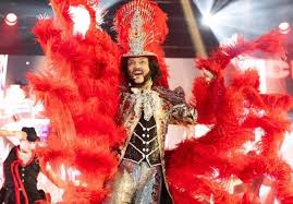 После школы он попытался поступить в гитис, но не прошел конкурс. Filipp Kirkorov Sygraet Zhar Pticu V Poslednem Bogatyre 3 Kinoreporter