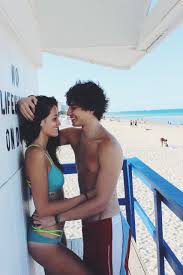Julián ezequiel serrano was born on october 16, 1993 in paraná. Oriana Sabatini