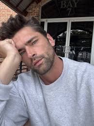 Hi good morning. Need someone to talk to. Inbox me 😍