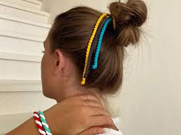 A string of pearls (approximately 0.5 cm in diameter). Zigzag Fun Hair Bands Love Gran Canaria Regional
