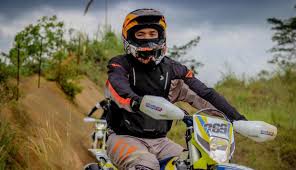 30+ model baju dari kain sarung. Foto Gaya Billy Syahputra Saat Naik Motor Trail Kece Banget Page 1 Hot Liputan6 Com