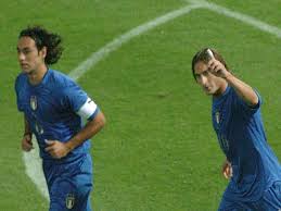 Sepak bola sama pentingnya dengan sekolah. Sejarah Hari Ini 10 Oktober Debut Francesco Totti Untuk Italia Goal Com