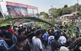 Superstar Rajinikanth S Latest Blockbuster Enters The 2 Crore Darbar On Day One As Fans In Chennai Singapore And Kuala Lumpur Flock To The Theatres Business Insider India