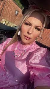 Debra Warnick's Instagram, Twitter & Facebook