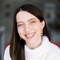 Shayna Davis's Instagram, Twitter & Facebook