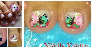 Es por esto que les traemos imagenes con bellos diseños de decorados de uñas para pies con flores y mariposas, especiales para hacerte en esta fecha. Hermoso Diseno De Mariposas Para Una Linda Pedicura Pedicure Designs Toenails Cute Toe Nails Toe Nails