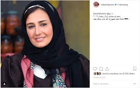 تساءلوا عن العلاقة التي كانت تجمعهما وكيف قبلت حلا آنذاك أن تلتقط صورةً لها مع زميل، لأنها اعتزلت التمثيل الذي كانت تعده حرامًا. ØµÙˆØ±Ø© Ø­Ù„Ø§ Ø´ÙŠØ­Ø© ØªØ¹ÙˆØ¯ Ù„Ø§Ø±ØªØ¯Ø§Ø¡ Ø§Ù„Ø­Ø¬Ø§Ø¨ ÙÙŠ Ø²Ù„Ø²Ø§Ù„ Ø±