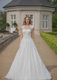 Ich zeige euch auch die weitere hochzeitsplanung, gebe euch die tipps mit auf den. Brautkleider Marinette Brautmoden Dortmund