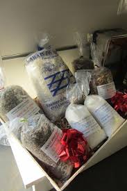 Selection De Sel Aromatise Et De Fleur De Sel Made In Mornac Sur Seudre En Charente Maritime A L Espace Saint Palais Souvenirs De Vacances St Palais Sur Mer