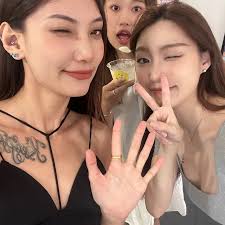 小学生和她的两个小妈👩‍👩‍👧