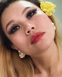 Loida Martin's Instagram, Twitter & Facebook