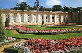 Palatul versailles, un sit al patrimoniului mondial unesco din 1978, este considerat una dintre cele mai spectaculoase atracții din jurul parisului. Cat Costa Intrarea La Palatul Versailles
